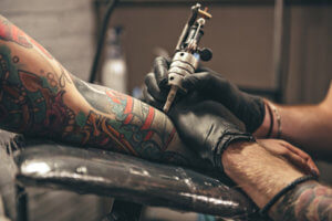 002man making tattoo small