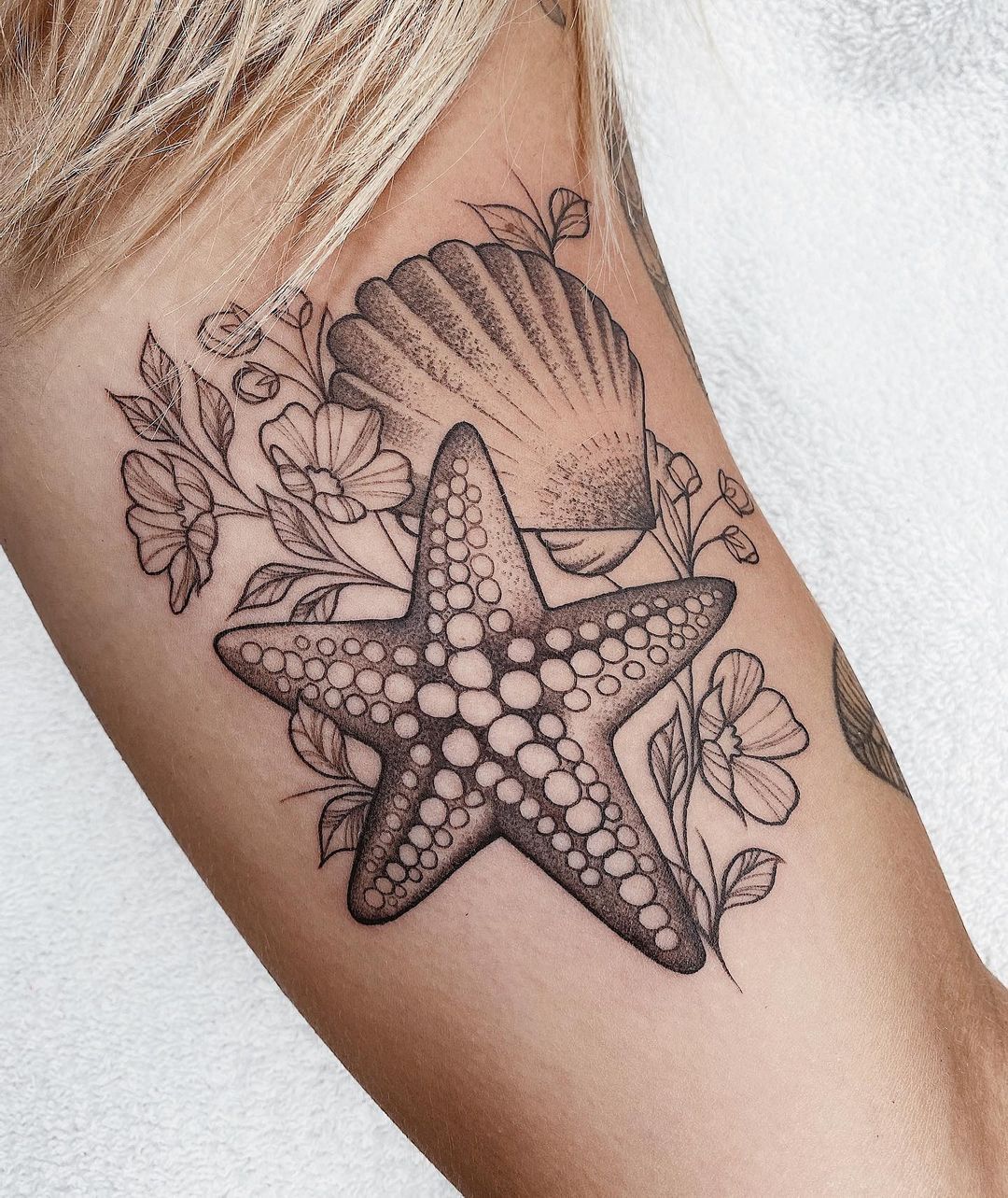 Sea Creature Tattoos Inspired By Strong And Resilient Souls  Cultura  Colectiva  Shell tattoos Starfish tattoo Beach tattoo