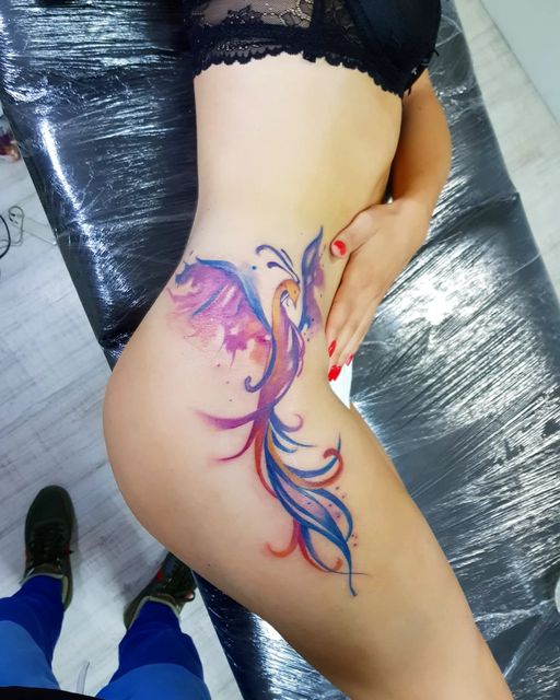 Tattoos that are a little bit bigger but beautiful on a woman’s side