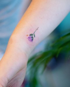 10 Minimalist chrysanthemum tattoo examples 6
