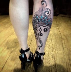 10 Tempting calf tattoos for females to feel like goddess 8