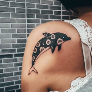 10 Unforgettable shoulder dolphin tattoos 3