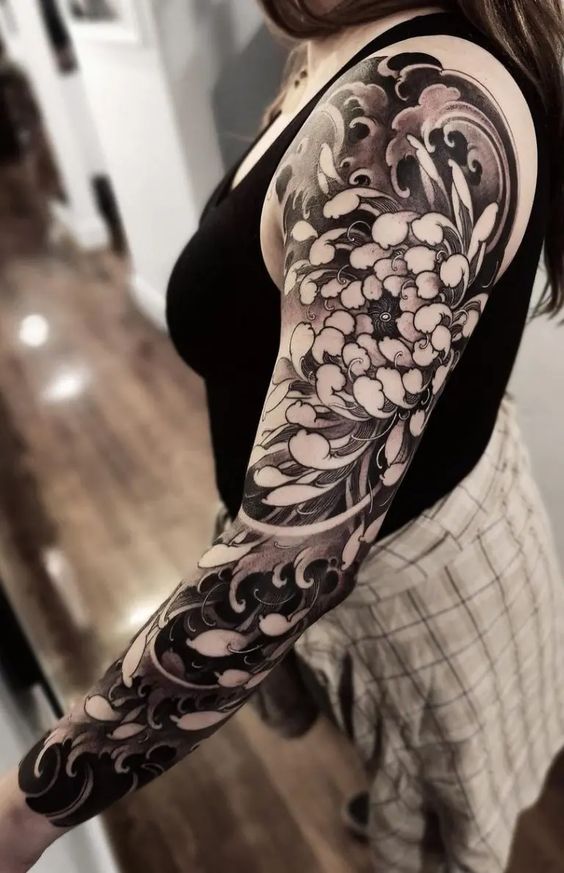 Beautiful Blackout Tattoos Covering Large Areas Turn Limbs Into Elegant  Artworks