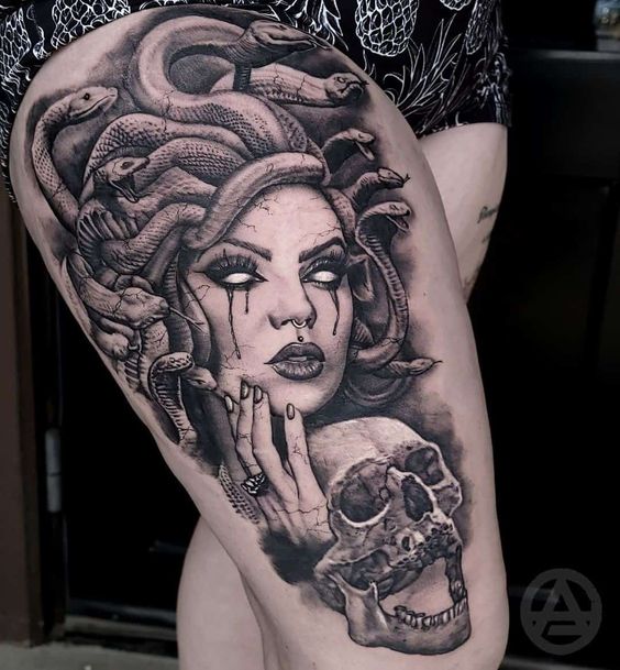 20 tempting black and white Medusa tattoos for your thigh