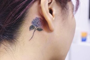 Daily inspiration of minimalist hydrangea tattoos to make your beauty startling 4
