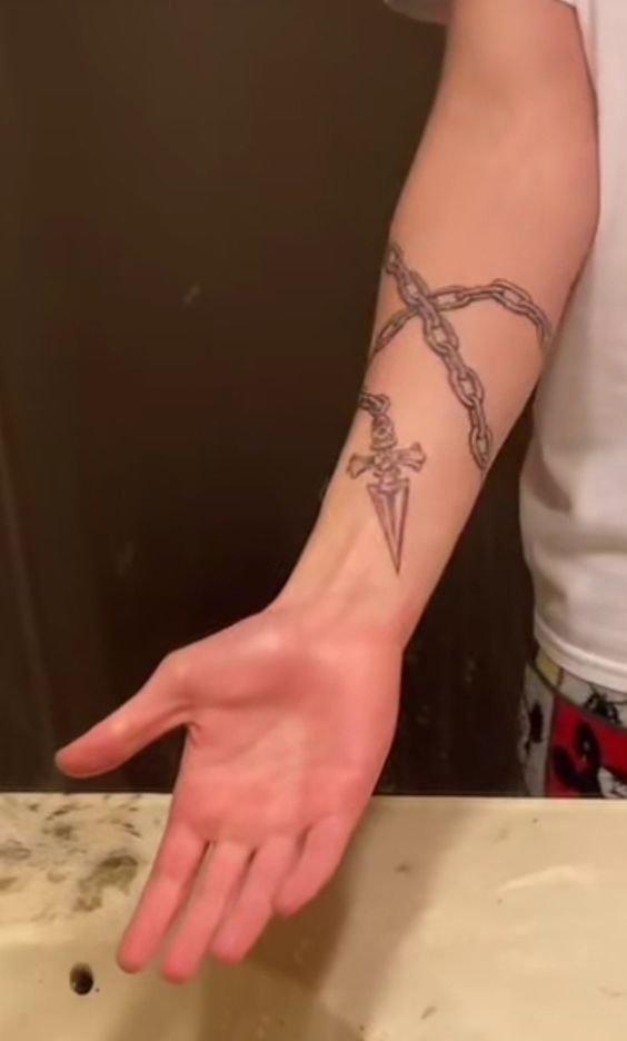 17 Imposing Chain Tattoos  Tattoodo
