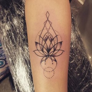 Unforgettable geometric lotus tattoo in 10 images 6