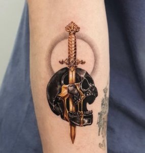 10 Awesome examples of dagger and skull tattoos 9