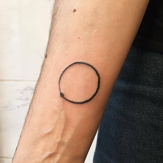 Ouroboros Arm Band done by Cody at Port Orange Tattoo Parlor (healed) : r/ tattoos