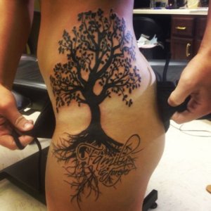 Check these stunning family tree tattoos for females 3
