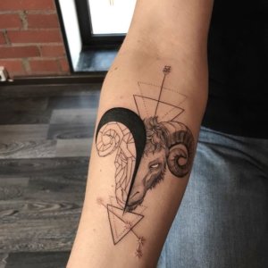 Geometric ram zodiac tattoos are extraordinary 5
