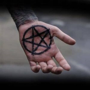 Hand pentagram tattoo opens the secret door of magic 4