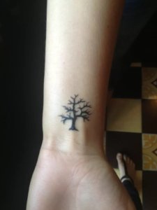 If you want extraordinary tree tattoo get it on the wrist 3