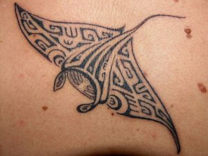Know what is trendy in tattoo world Check Polynesian manta ray tattoo ideas 1