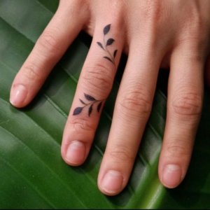 Check these stunning simple leaf tattoos for best results 5