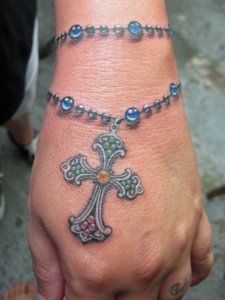 Have a look of the most extraordinary rosary tattoos on wrist 5