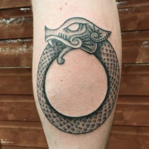 Ideas and meaning of Ouroboros tattoos 5