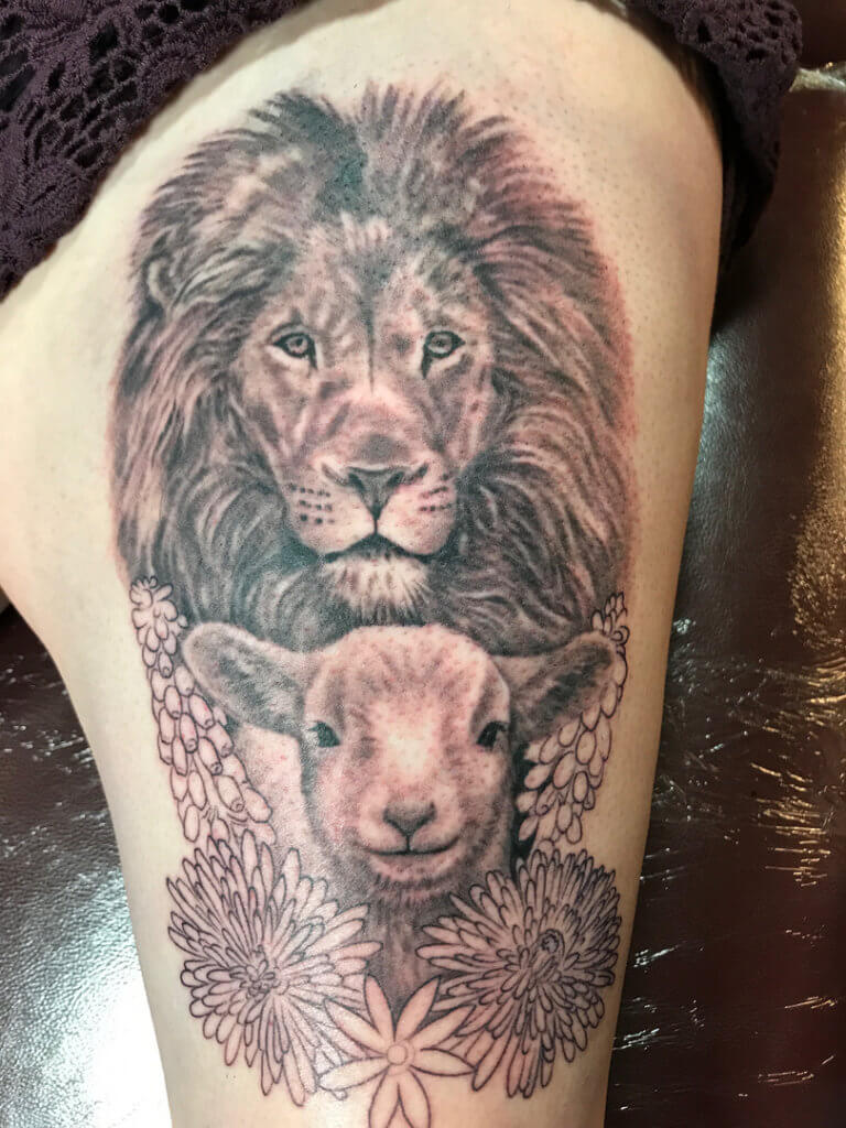 Why not check these extraordinary realistic lion and lamb tattoos