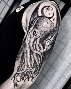 Dark and mysterious shoulder Cthulhu tattoos 1
