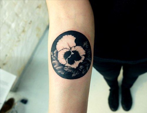 15 Stunning negative space flower tattoo designs