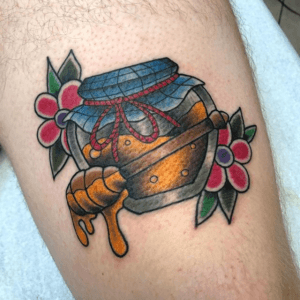 Traditional honey pot tattoos Exploring the sweetest Ink 5
