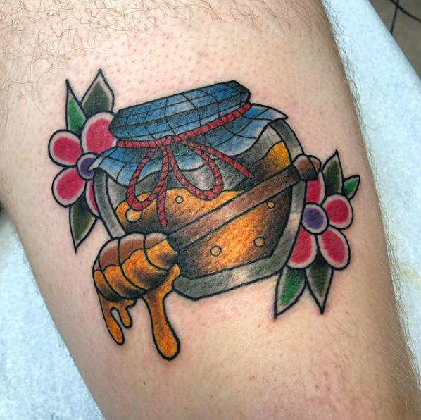 Traditional honey pot tattoos: Exploring the sweetest Ink