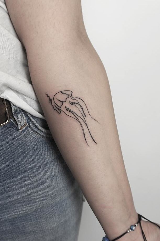 Jellyfish minimalist tattoos: Understated elegance