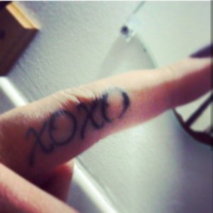 XO finger tattoos 5
